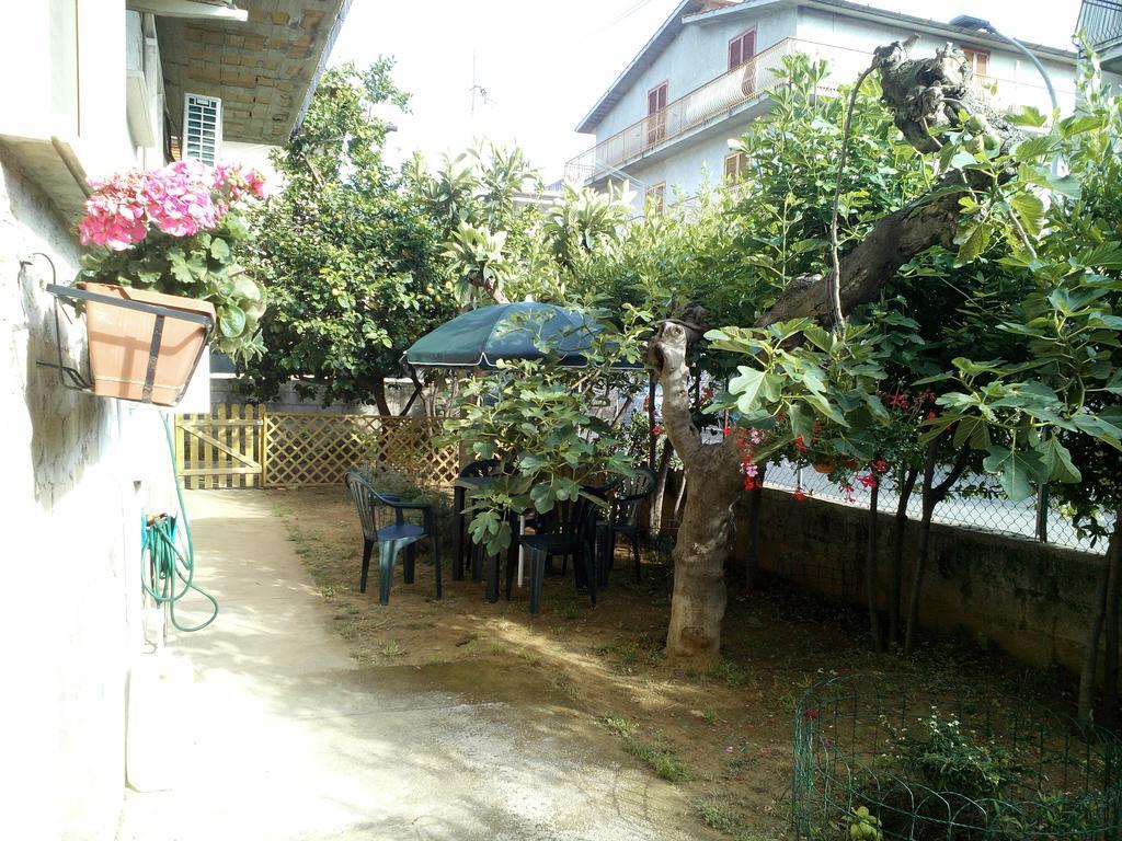 B&B A Casa Di Nonna Фонди Экстерьер фото